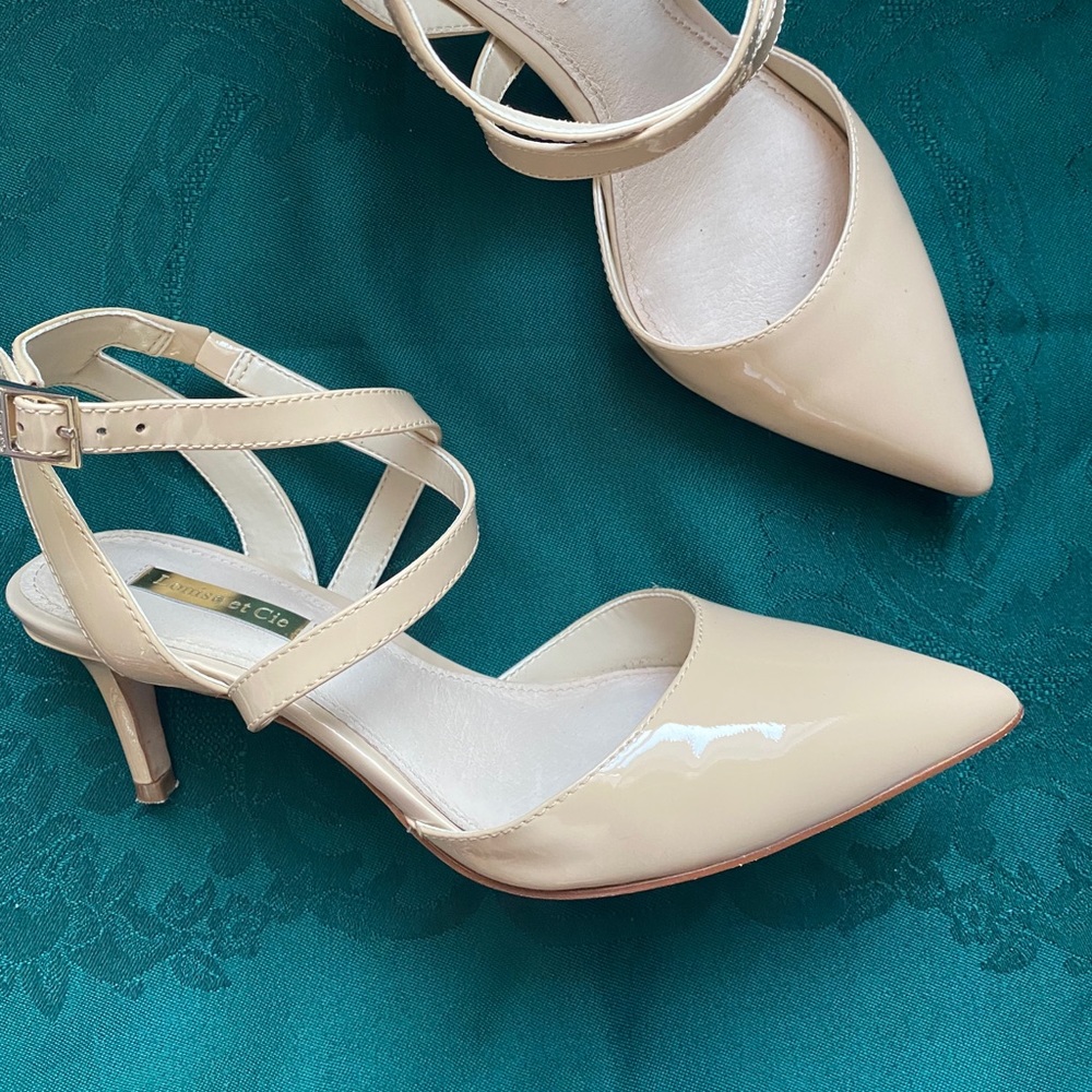 Louise et Cie Joslyn Pointed Tie Ankle Strap Pump